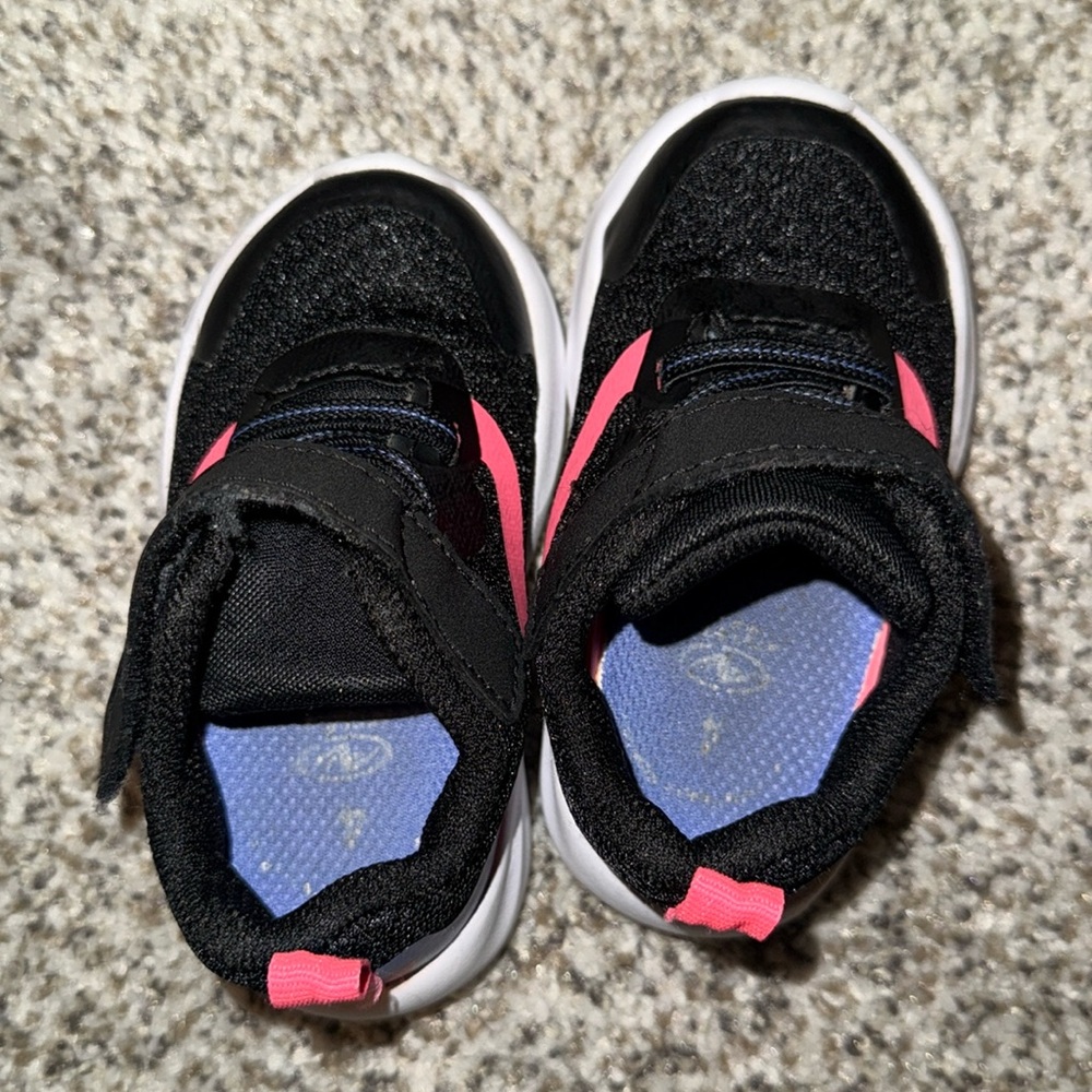 Little girl tennis shoes